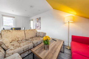 Superb 3BD Home in the Heart of Southall -Sleeps 8